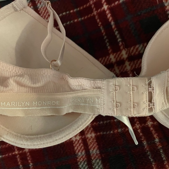 2 Marilyn Monroe bra’s - Picture 11 of 12
